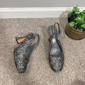 Marchez Vous Pumps Heels Retro Pinup Size US 9 Daisies Slingback